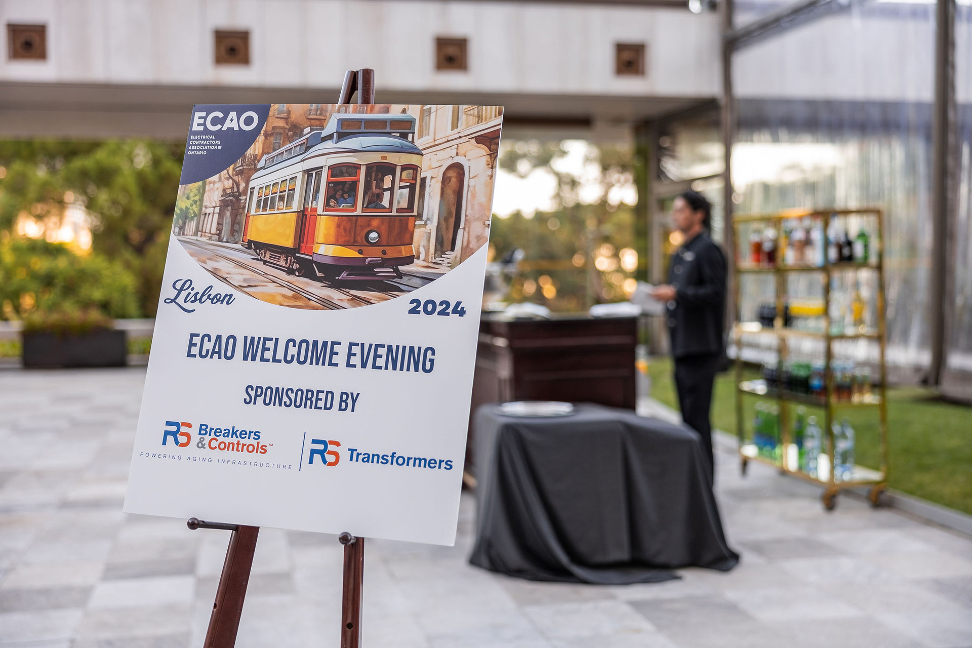 <a class='button-link' download href='https://www.ecao.org/wp-content/uploads/2025/02/ECAOLisbon24-arrivaldinnerandcocktail-2.jpg'>Download</a>