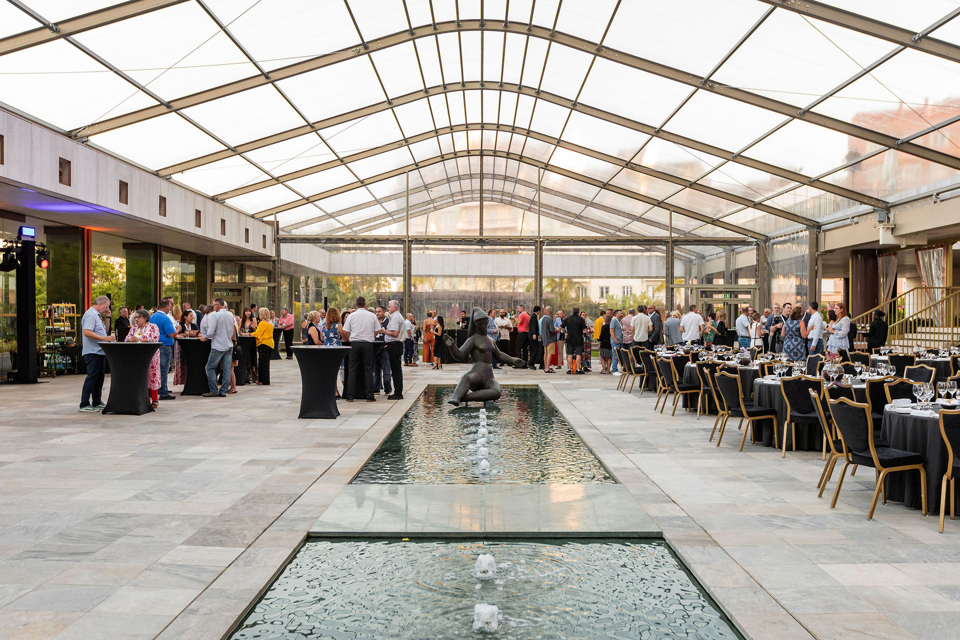 <a class='button-link' download href='https://www.ecao.org/wp-content/uploads/2025/02/ECAOLisbon24-arrivaldinnerandcocktail-260.jpg'>Download</a>